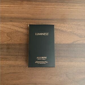Luminess Elegant Black and Gold Compact